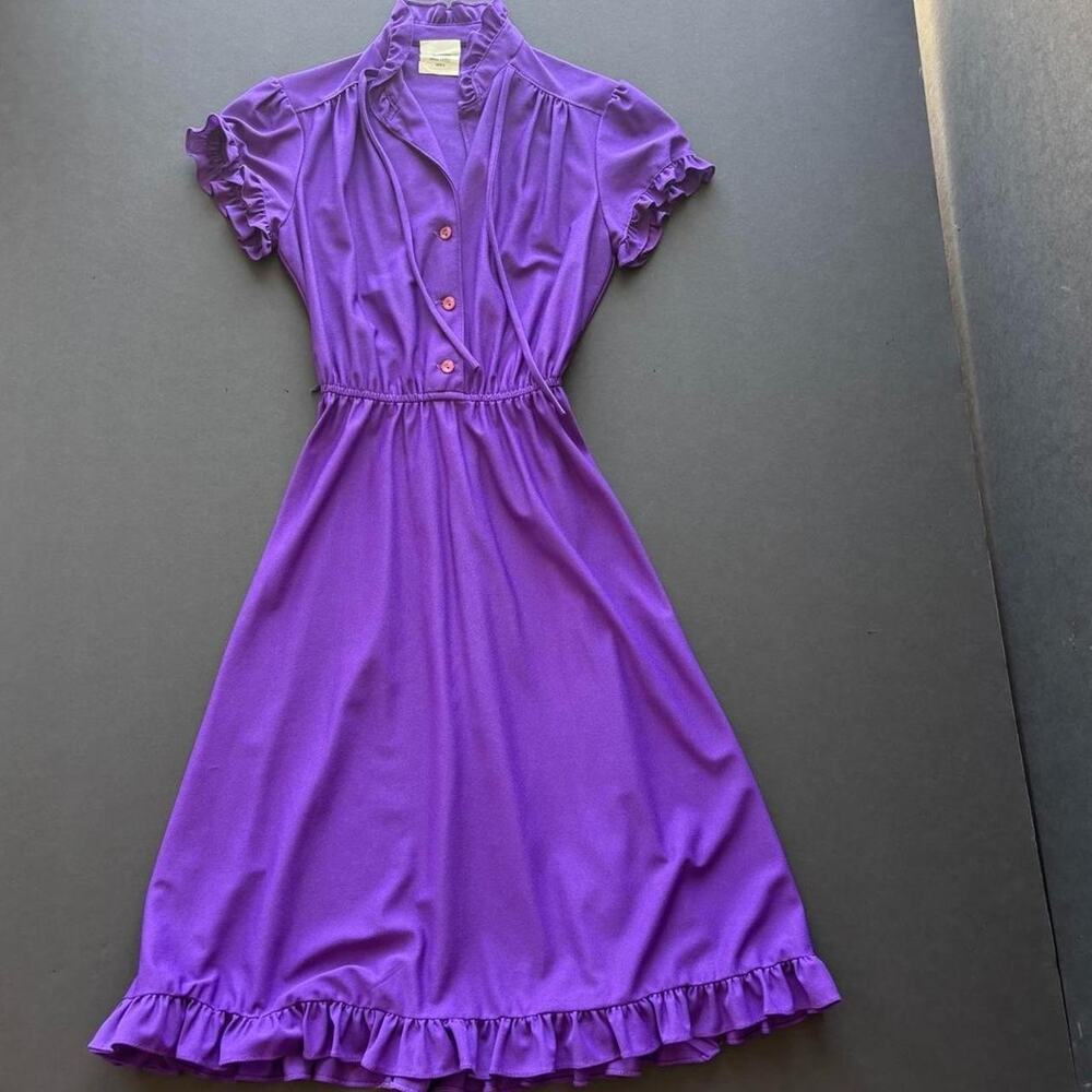 Vintage purple QR2 dress with ruffle trim and button-up front - size small
